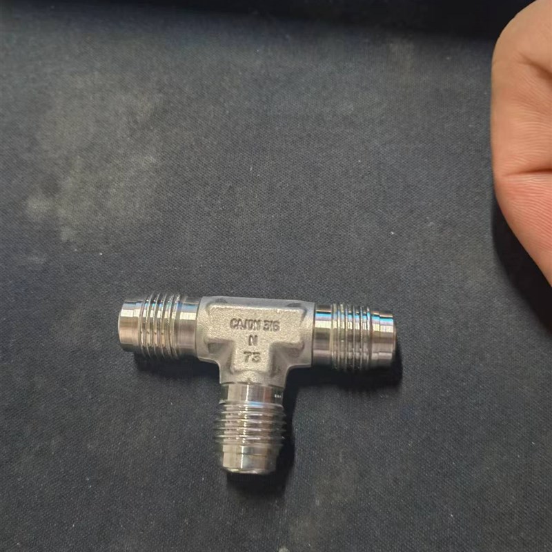 不锈钢316L三通VCR公头世伟洛克Swagelok1/4三通SS-4-VCR-T纯净EP