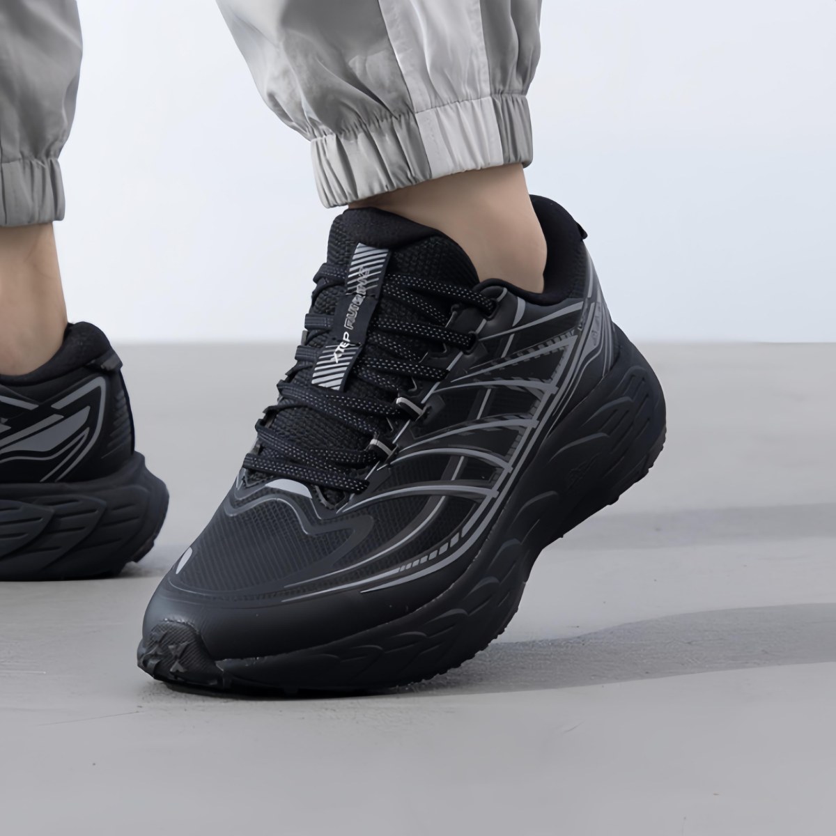 特步昆吾3 LITE丨跑鞋男鞋秋冬革面防泼水网面跑步鞋976419110034