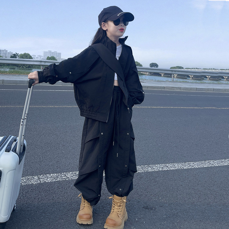 女童冲锋衣套装2025新款洋派时髦中大童春秋款工装外套裤子两件套