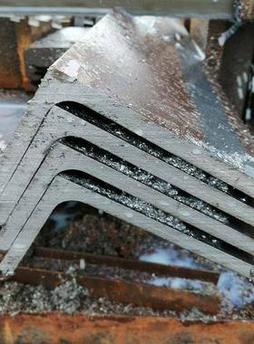 镀锌Q345D角铁Q235B三角支架冲孔角铁Q345B桥架钢材L型角铁三角铁