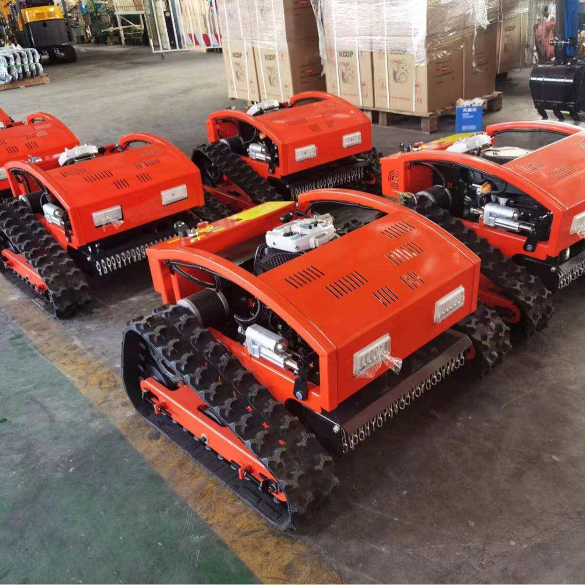 小型遥控碎草机公园草坪修剪除草设备田地杂草履带式割草机