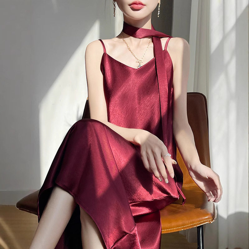 优雅气质感吊带裙女光泽缎面显瘦裙子春夏新款连衣裙高腰修身长裙