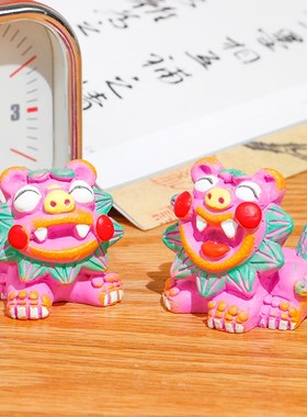 狮三百面带桃花 小狮子可爱卡通客厅装饰日常文化创意摆放祝福