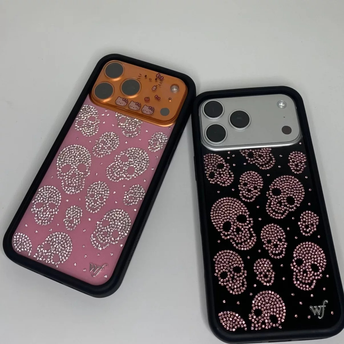 WF闪耀系列镶钻黑底骷髅水钻适用于苹果iPhone18/17/16ProMax创意磁吸手机壳防摔15promax保护套wf华强北同款