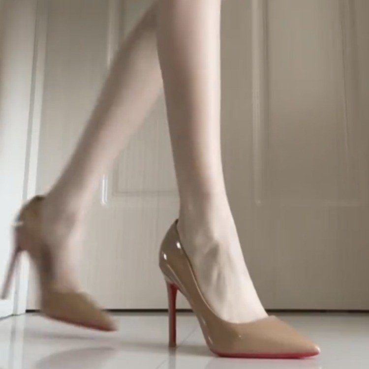 黑色尖头细跟红底高跟鞋女2025年新款秋漆皮裸色浅口气质9cm单鞋