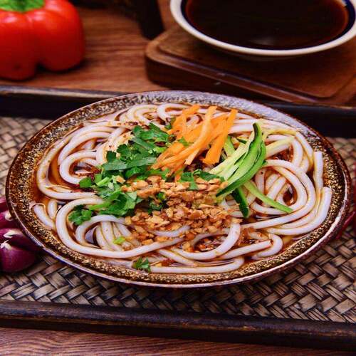 凉米线云南玉溪风味酸甜凉拌米线酸甜筋道速食米线开袋热水浸泡2
