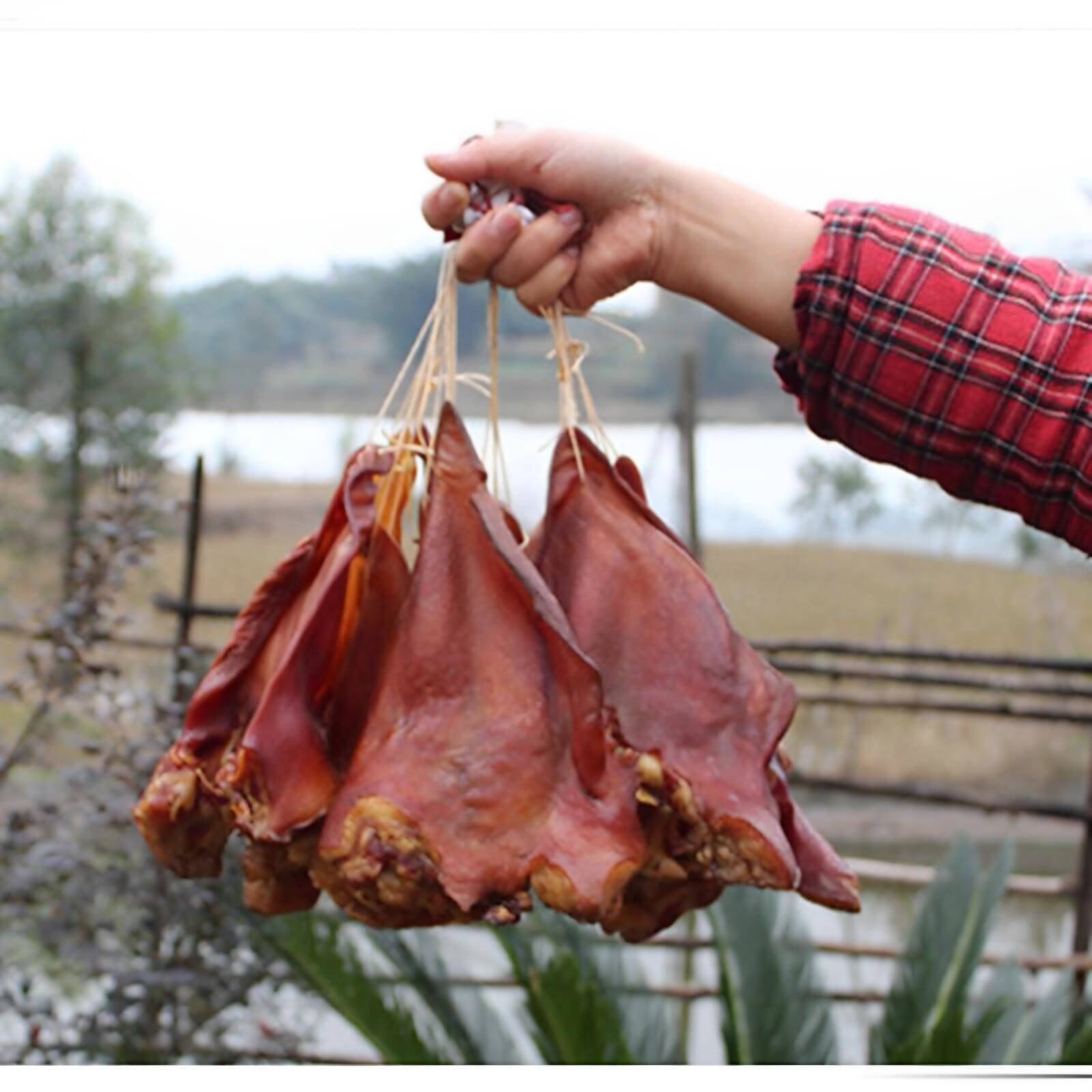 四川特产烟熏腊猪耳朵农家手工自制下酒菜腊肉自然风干腊猪耳朵