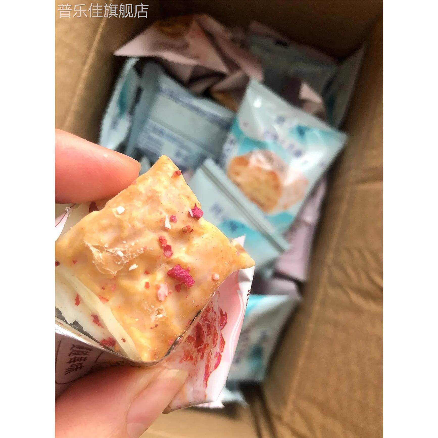 松塔千层酥饼干多口味整箱散装充饥夜宵小包装网红学生休闲零食品