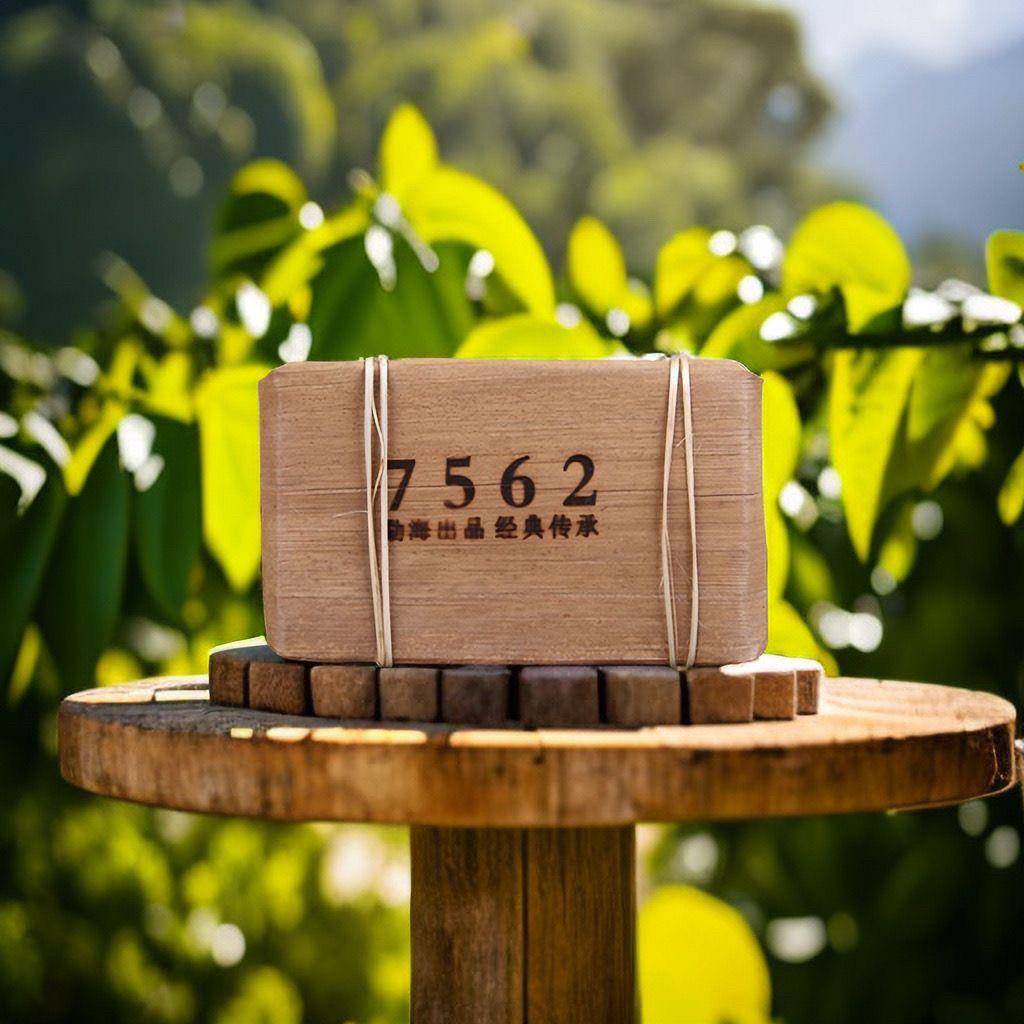 2008年云南勐海7562熟茶普洱茶叶罐笋壳装布朗山古树熟茶砖老普洱