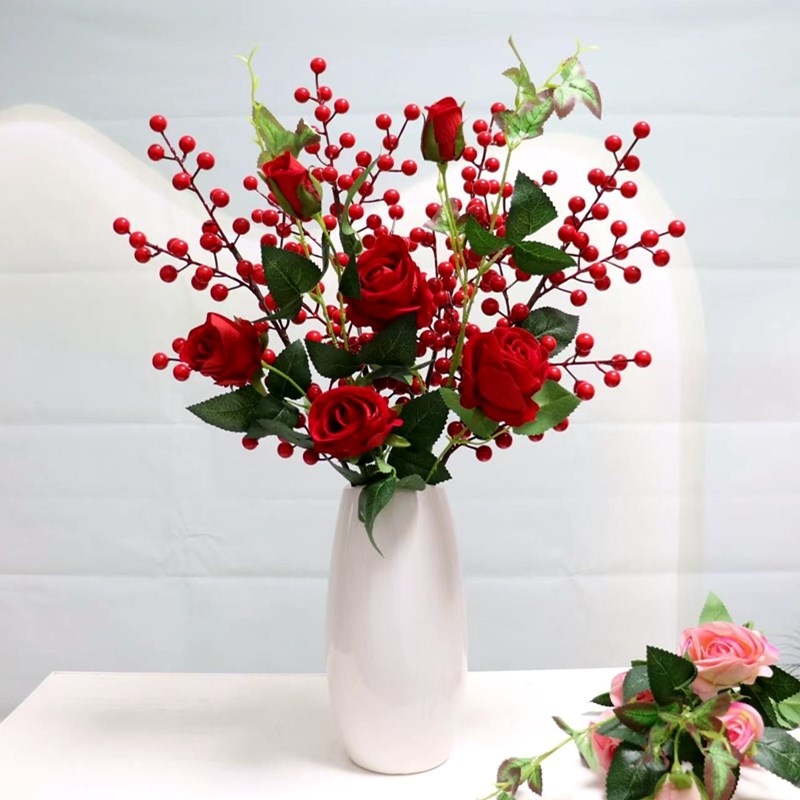 高档红果仿真玫瑰花束单支假花客厅餐桌摆放绒布绢花室内装饰插花