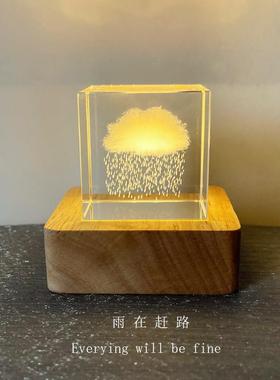 雨在赶路创意云朵立方体桌面摆件下雨水晶球小夜灯治愈生日礼物