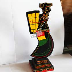 四川凉山彝族漆器装饰品月亮女儿背水姑娘摆台实木工艺品