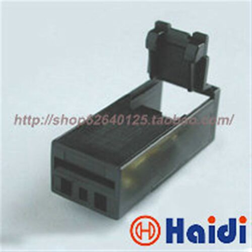 DJ70120Y-6.3-21  汽车1孔6.3系列接插件连接器 含端子 1900-1003