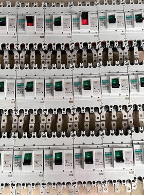 FUJI断路器带有漏电保护。EW400EAG,3P300