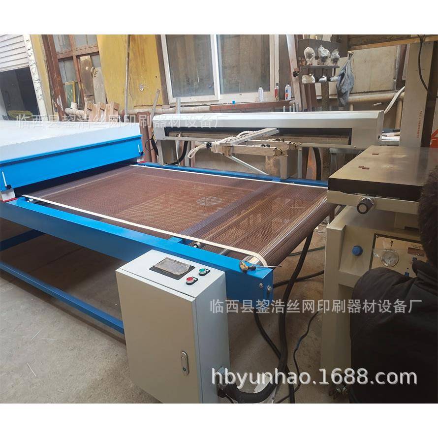 机械手臂抓取方便毛毡纸张等印刷材料配套丝网印刷机使用