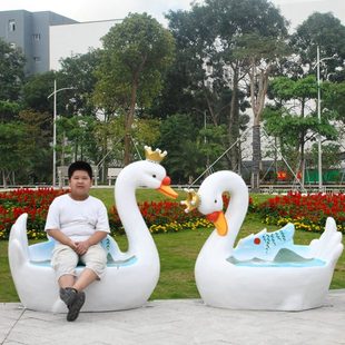 坐天鹅摆件公园座椅卡通凳动物玻璃钢幼儿园户外拍照打卡网红景区