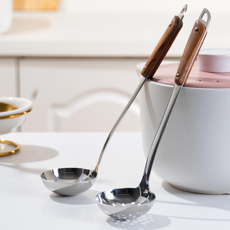木柄勺子长柄汤勺套装火锅漏勺家用厨房粥勺陶瓷碟子公勺公筷架托
