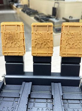 广州首飞定制图案logo 华夫冰棒模具机 waffle popsicle maker