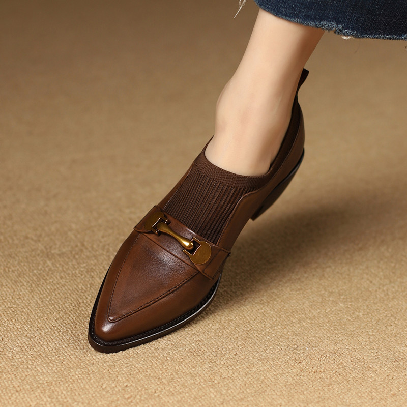 2023春新款真皮粗跟尖头u复古小皮鞋女中跟金属扣擦色英伦懒人单