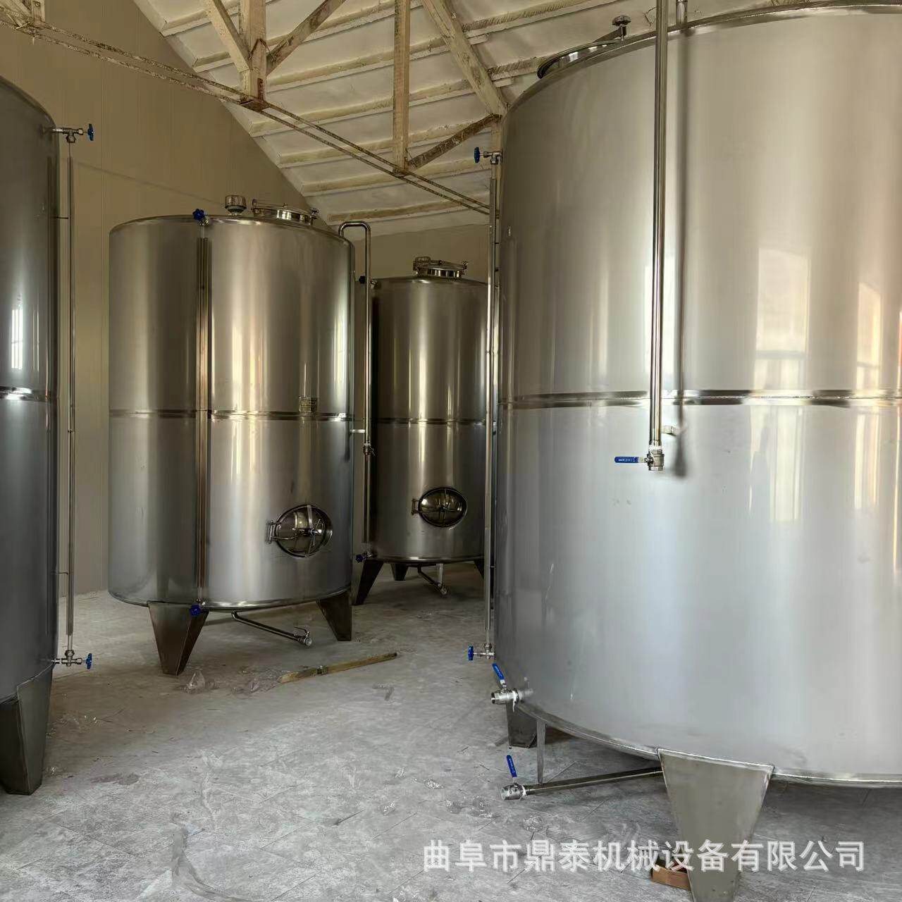 5吨不锈钢基酒罐大型白酒常压储存罐现场加工立式非标储油储奶