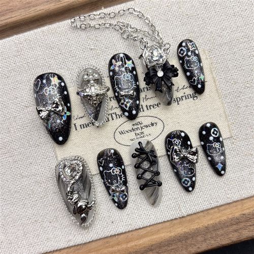 暗黑色流苏纯手工穿戴甲高级感美甲2025新年短梯方款杏仁显白可爱