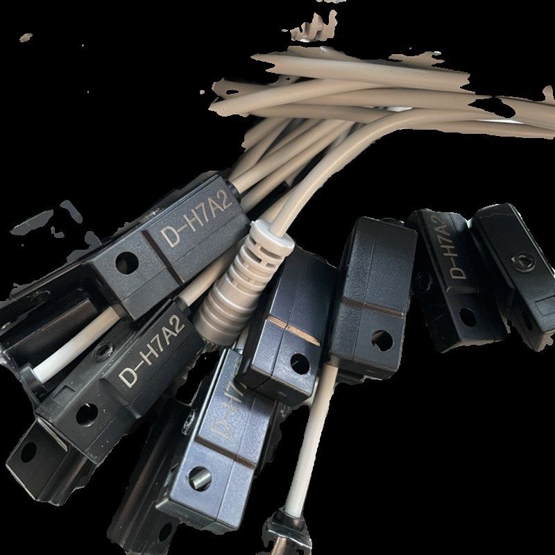 S型磁性开关感应传感器D-7A2 D-7A2S SDPC M8航空插三芯