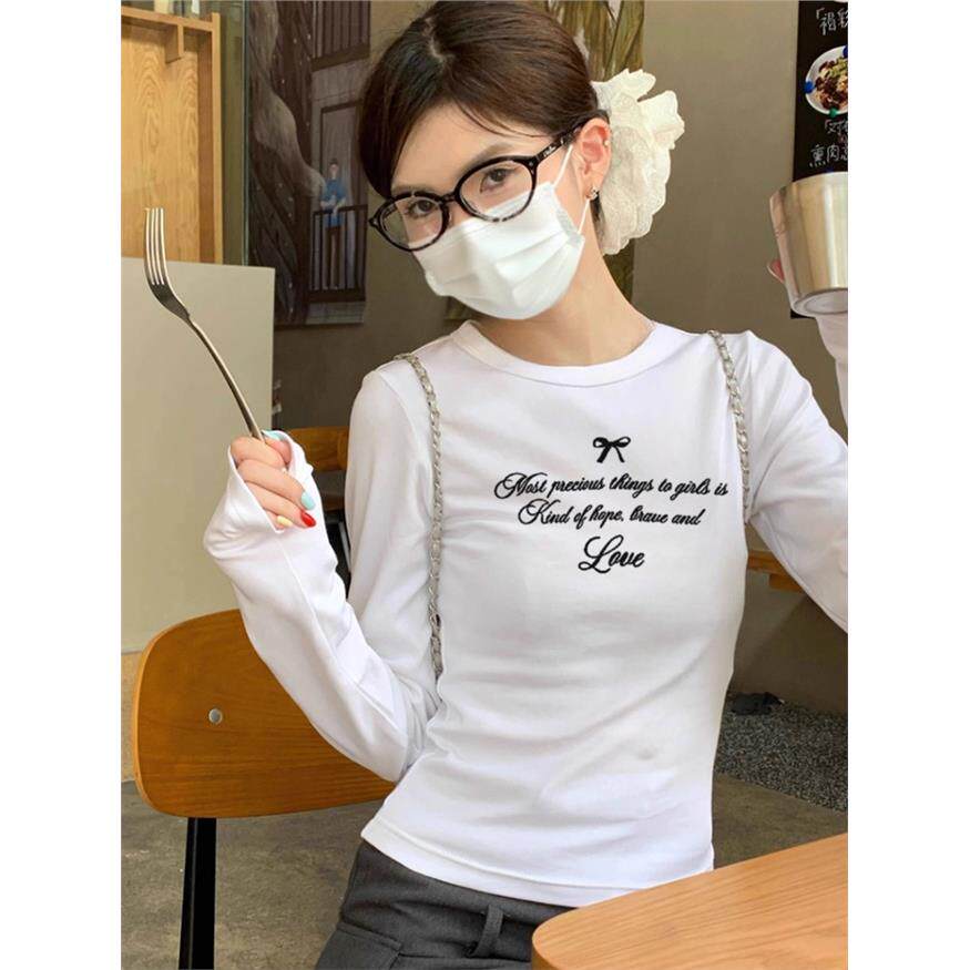 白色圆领正肩长袖T恤女美式字母设计感时尚百搭甜辣妹上衣打底衫
