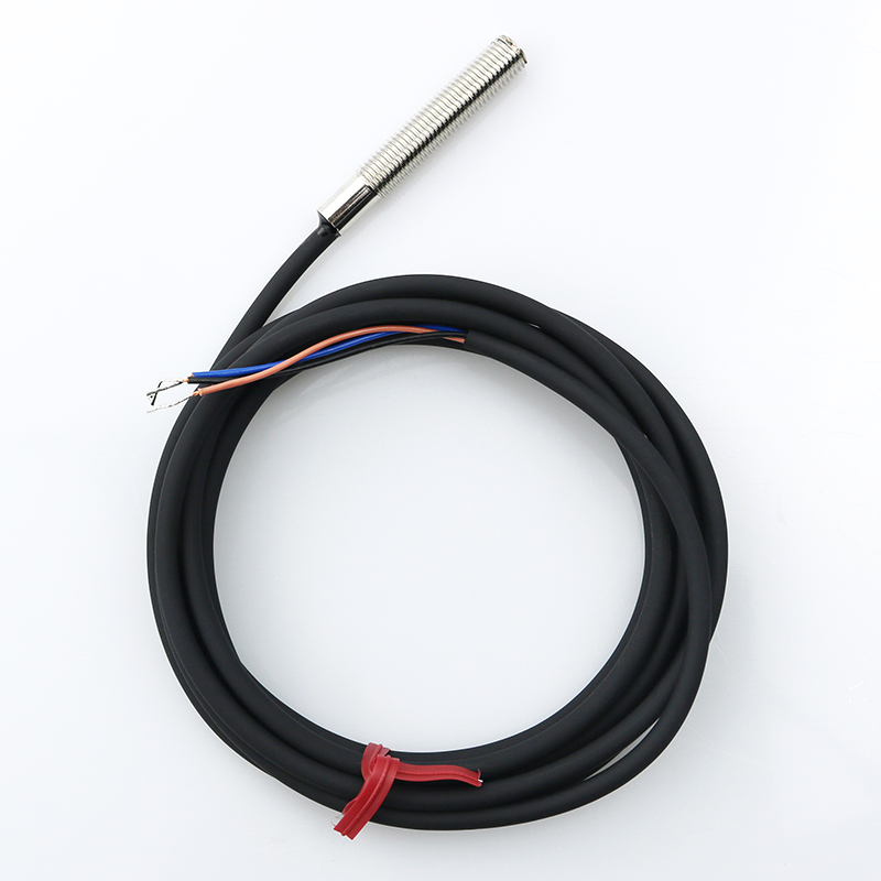 M8圆柱形漫反射光电开关红外传感器检测感应器E3HT-DS3E1感应开关