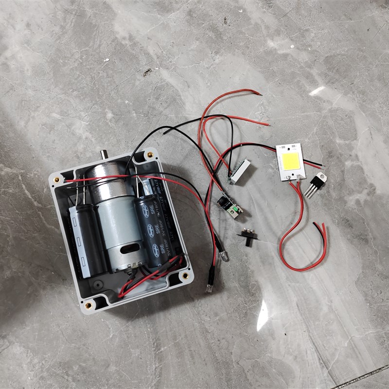 手摇发电机DIY户外应急备用电源给手机充电电弧点火照明手电筒