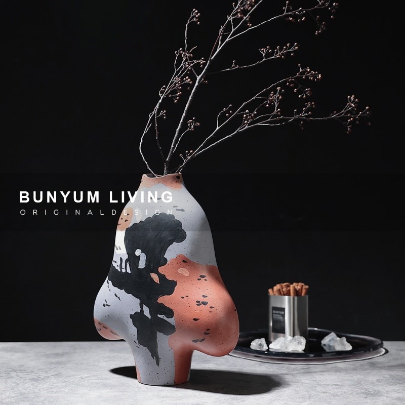 侘寂风抽象水墨鱼花瓶轻奢样板间客厅电视柜摆件干U花插花器工艺