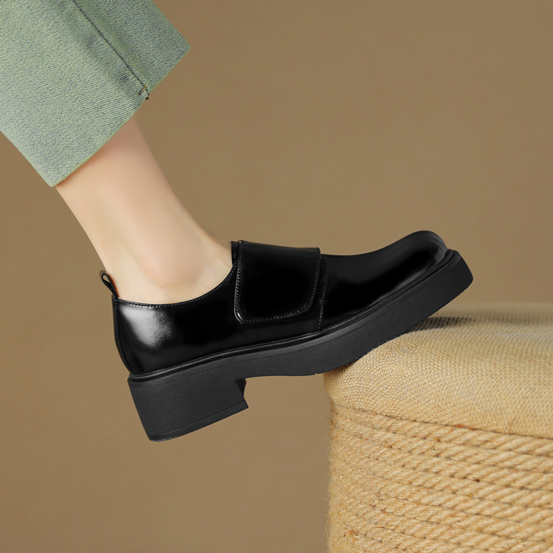 2023春新款真皮厚底拼色英伦风小皮鞋女粗跟松糕底U米白色懒人单