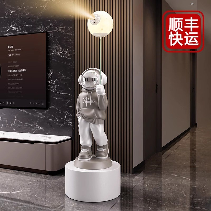 客厅装饰摆件太空人大型落地家庭K歌音箱电视柜沙发边公仔轻奢品