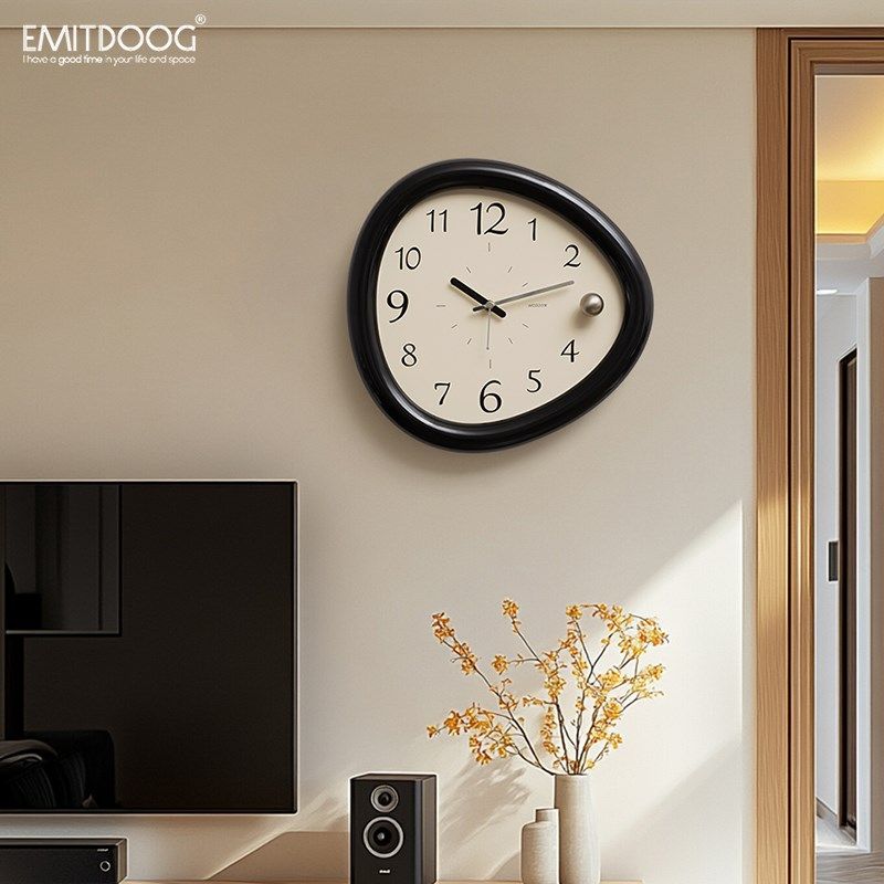 EMITDOOG免打孔中古风钟表挂钟客厅高级感2024新款创意挂墙时钟