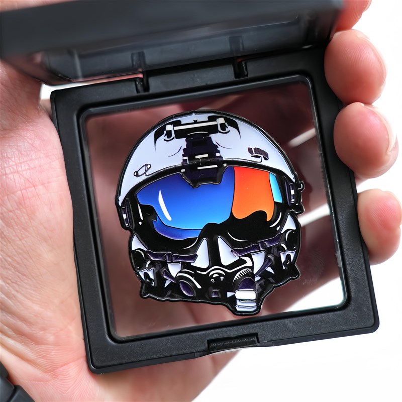 空军战斗机【盔】轻量化通用型头盔  飞行头盔金属徽章