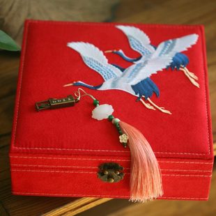 我在荒岛迎接黎明 古典中式文艺刺绣首饰盒带锁嫁妆盒结婚礼品