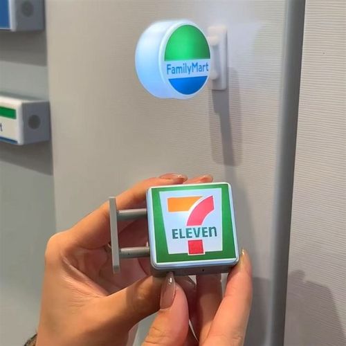 711冰箱贴便利店小夜灯全家发光磁吸创意灯牌展示牌模型带灯玩具
