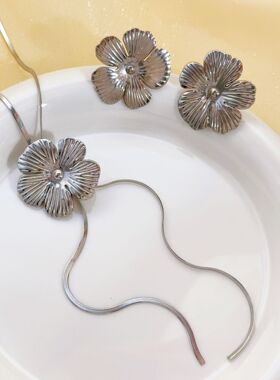 五瓣花钛钢轻奢饰品套装
