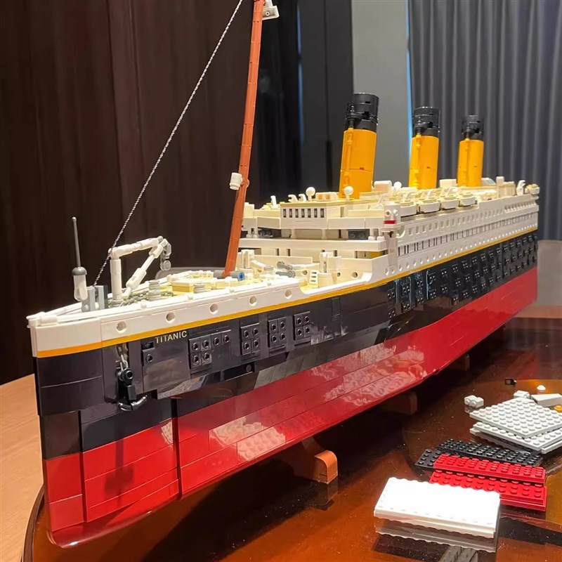 泰坦尼克号积木高难度成人拼装玩具客厅摆件模型轮船10万粒男女孩