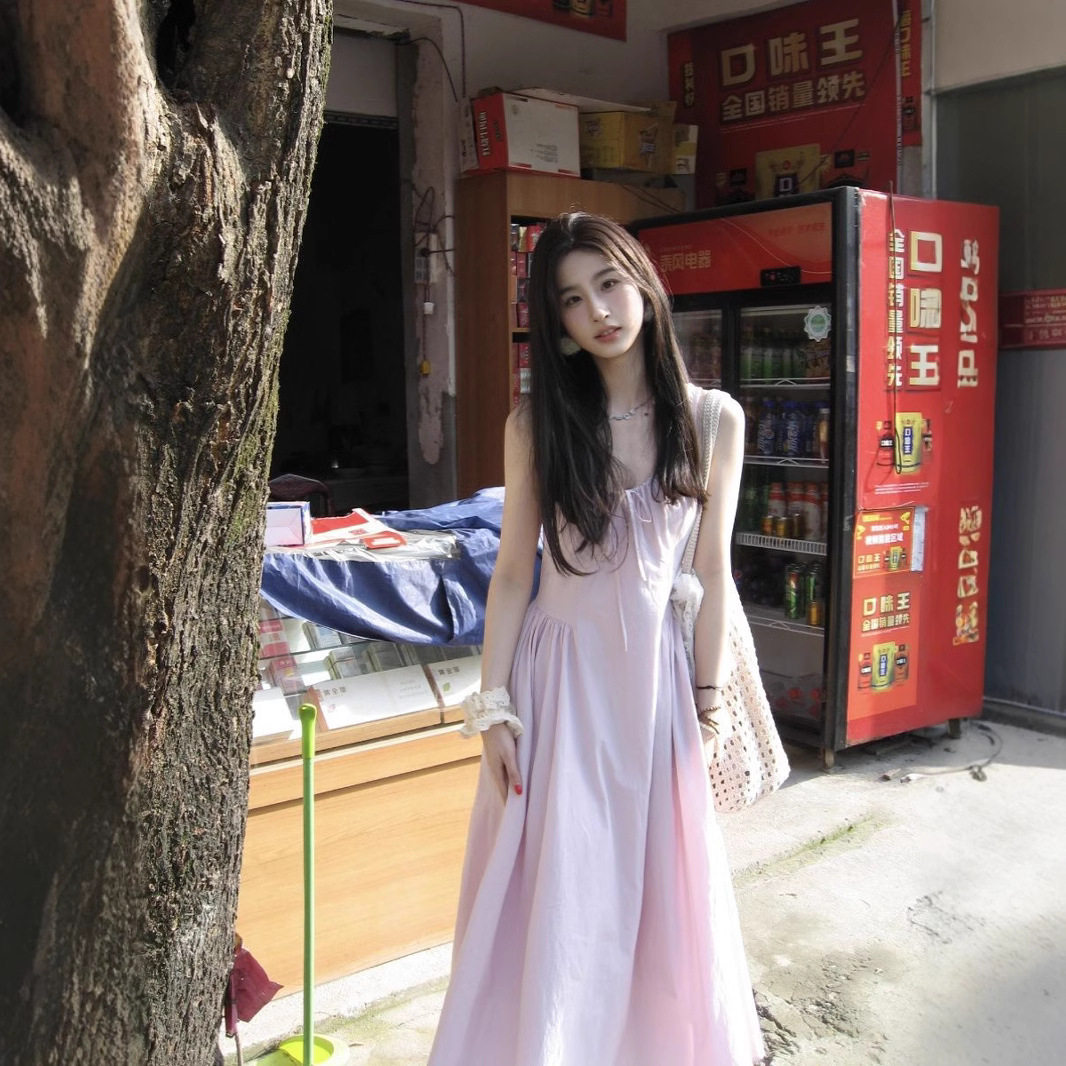 夏季2025新款仙女温柔风紫色褶皱吊带连衣裙女修身显瘦收腰中长裙