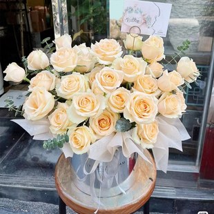 网红带花泥抱抱桶七夕情人节花束DIY圆形花盒生日花束生日情侣