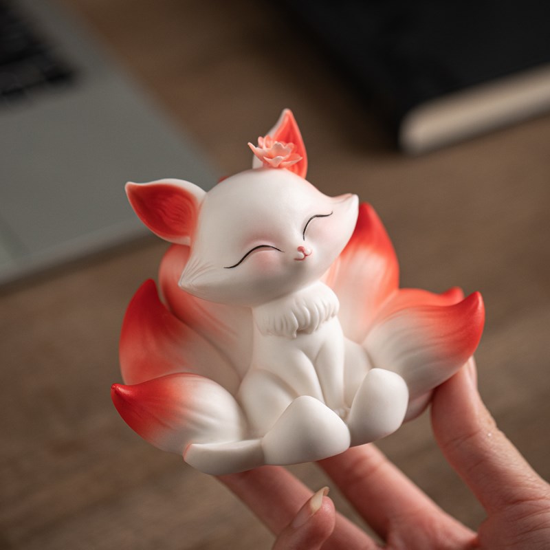 创意可爱陶瓷九尾狐小摆件家居办公室桌面汽车载小狐狸装饰工艺品