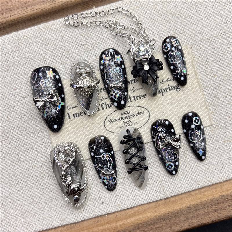 暗黑色流苏纯手工穿戴甲高级感美甲2025新年短梯方款杏仁显白可爱