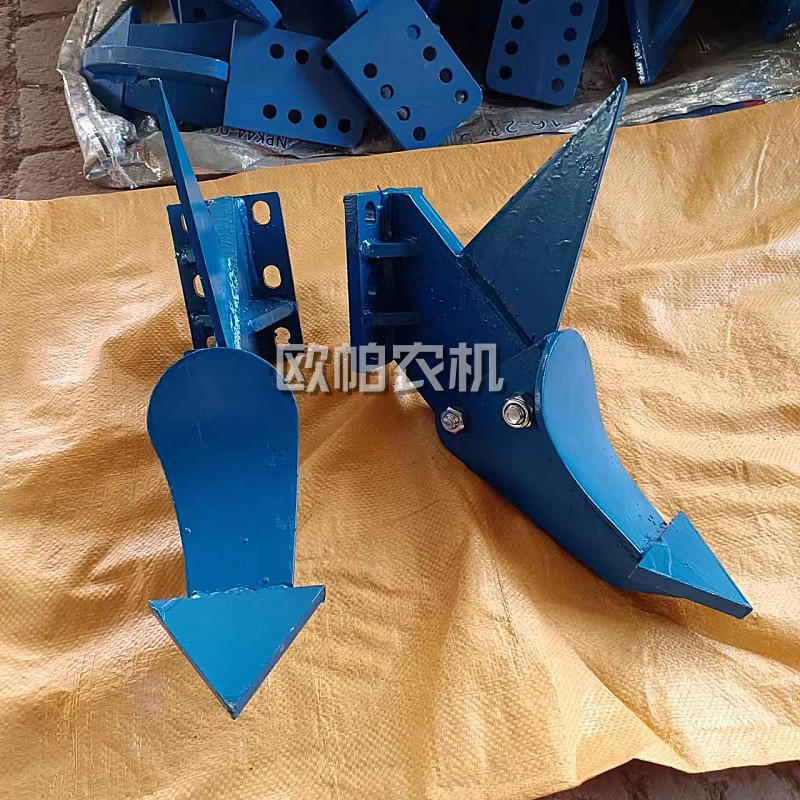 旋耕机中间犁尖新型分土犁加厚耐磨旋耕机通用型防缠草犁体