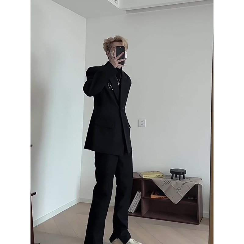 痞帅韩版垫肩收腰西服男模穿搭高级感英伦风外套黑色戗驳领小西装