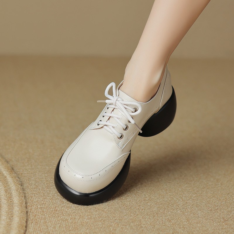 25春新款真皮厚底米白色系带乐A福鞋女粗跟松糕底拼色圆头雕花单