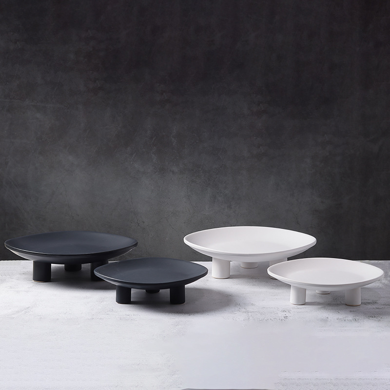 现代简约北欧创意黑白陶瓷三脚圆果盘摆件家居样板间软装饰品用品