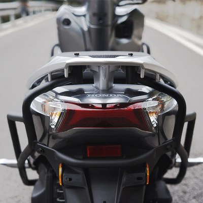 适用本田雷德LEAD125护杠踏板D摩托车全包围保险杠改装前后杠配件