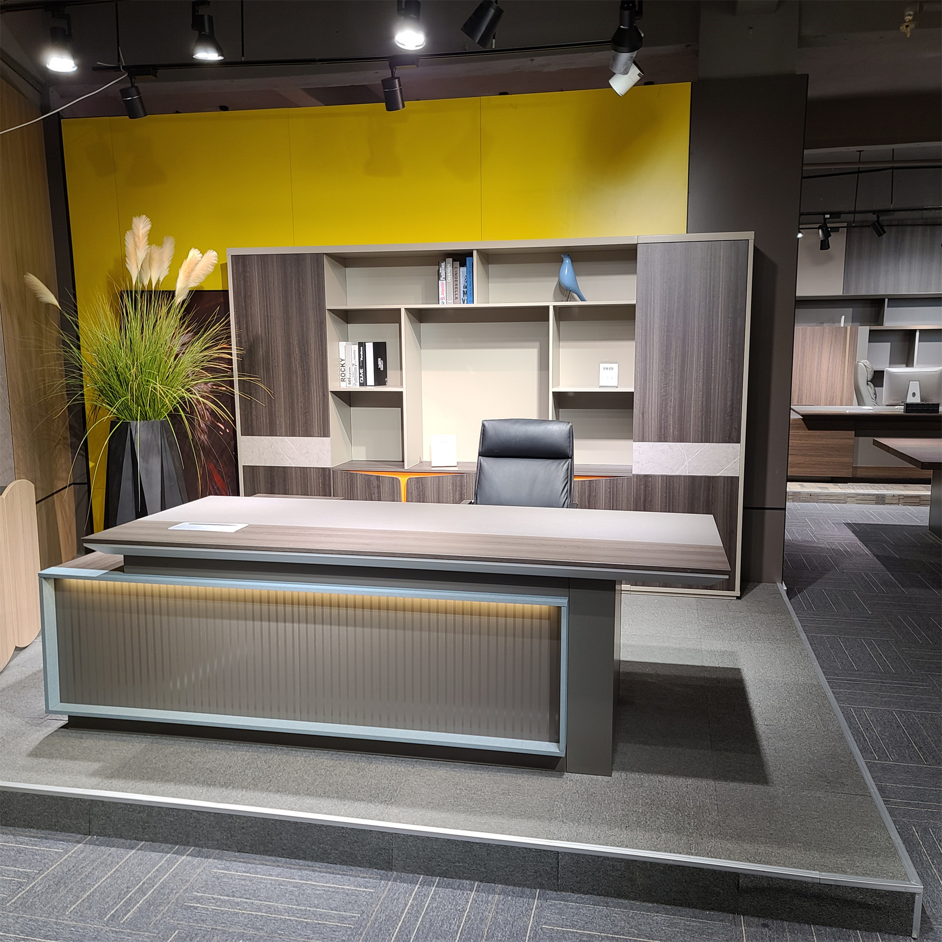 深圳总裁桌主管经理桌老板办公桌椅组合现代简约大班台办公家具