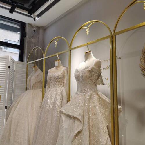 高档婚纱展示架礼服馆秀禾拖尾中式专用挂衣架落地影楼侧挂架加粗