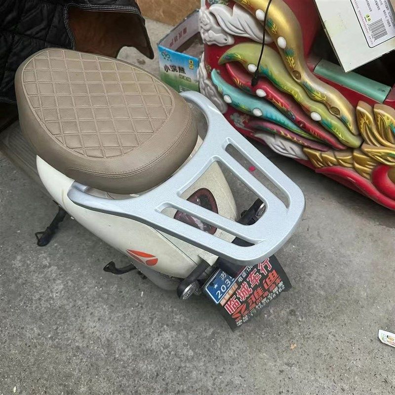 雅迪Q11/eQ15/DG6电瓶车后备箱后衣架/铝合金一体材质+箱子款